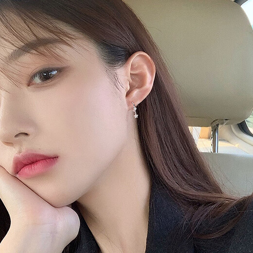 Xiangwan circle pure silver needle earrings female star earrings female earrings temperament Internet celebrity earrings female earrings birthday gift star earrings