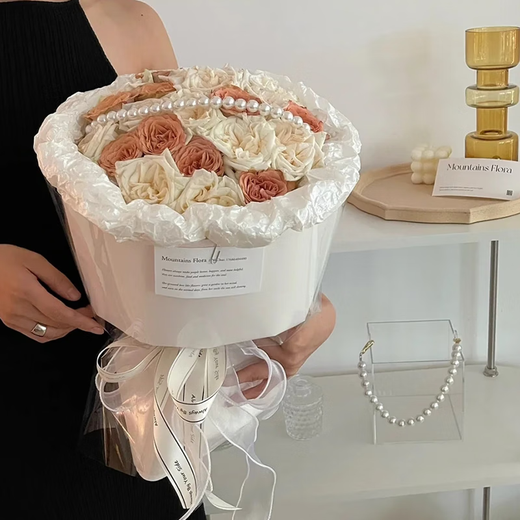 Blumenhandlieferung, kleiner duftender Stil Cappuccino Roses Geburtstagsgeschenk für Freundin in derselben Stadt Lieferung am selben Tag 19 Cappuccino White Rose gemischtes Match DS686