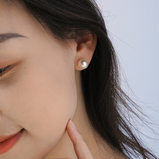 Tahiti allows me to dazzle with the same 18K gold Edison pearl earrings, round bright freshwater pearl earrings, white Edison 10-11mm