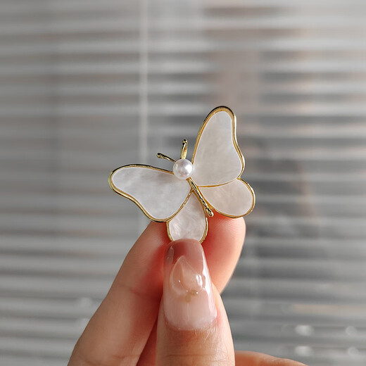 SNQP 3rd anniversary limited edition 2000 copies 2025 new Swarovski butterfly brooch for women sweet white