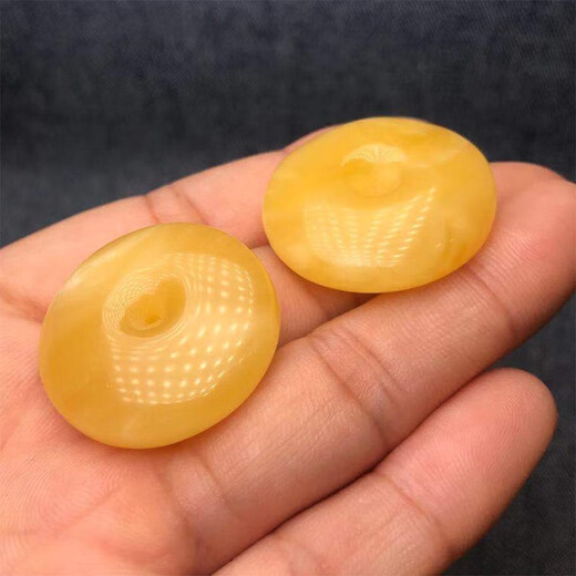 Xingyue natural beeswax pendant, amber safety buckle pendant, pendant pendant, cultural toy accessories, no cracks, no baking color, safety buckle 5g, about 5-6g, diameter about 28mm