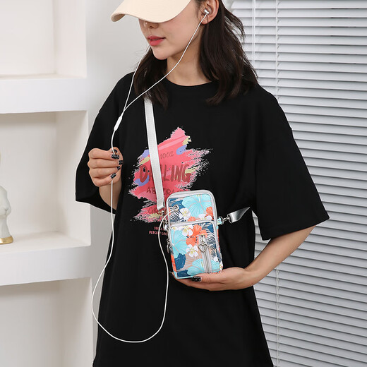 Check this summer's mobile phone bag, shoulder crossbody bag, mini bag, mother's vertical key coin packaging mobile phone arm bag, black and white rhombus