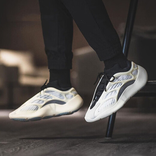 Adidas men's and women's shoes Yeezy Coconut 700 V3 Special luminous milky white dad's shoes EG6860 overseas direct mail FV9922 black and gray magnet 38.5