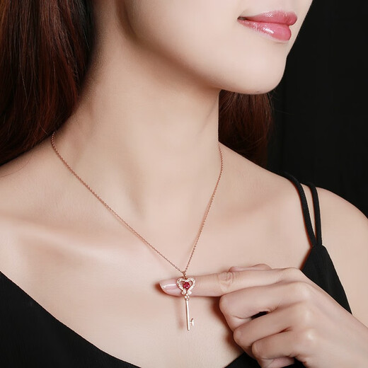 Tingliang Lucky Key Series Burmese Ruby Pendant 0.45 carat 18K gold inlaid diamond colored treasure necklace ready-made single pendant