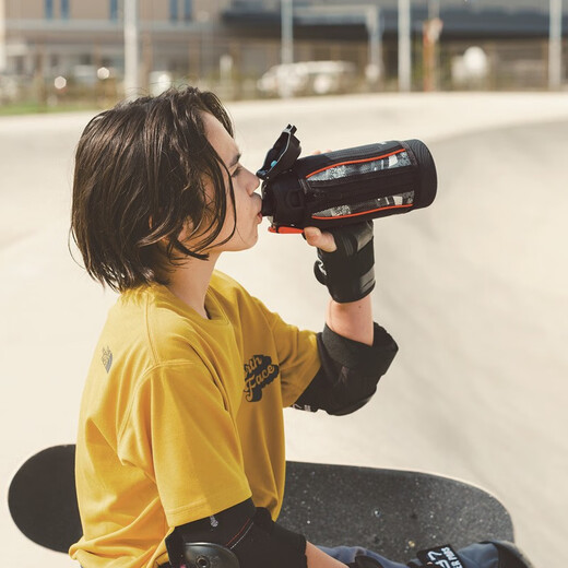 Thermos Thermos Thermos Sportkessel Kinderstudenten Direkter Getränk importiert FJS tragbare Kaltisolierung Wasserbecher FHT FHT-1502F BKV Schwarz Orange 1500 ml