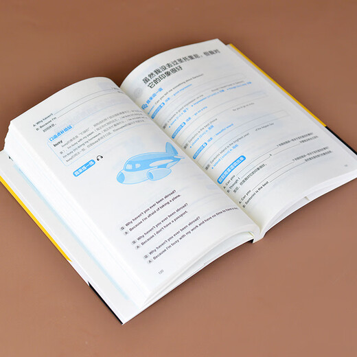 108 introductory English speaking articles in 10 minutes a day Daily speaking topics Unit division Multiple exercises from easy to difficult Authentic audio scan the QR code to listen