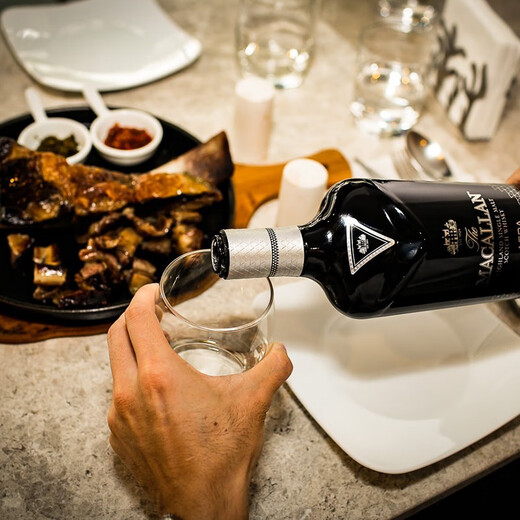 麦卡伦（MACALLAN）苏格兰单一麦芽威士忌酒 洋酒  12/18年雪莉桶  送礼 原瓶进口 麦卡伦御黑 700mL 1瓶