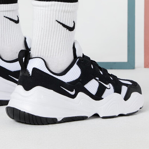 
Nike (NIKE) casual shoes women's shoes 2025 autumn new sports shoes Tech Hera dad shoes running shoes FQ8107-133 DR9761-101 black and white color matching 36.5
