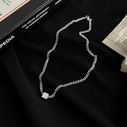 MOLC Wang Yibo's same style square necklace for men, trendy titanium steel, versatile personality, senior couple gives boyfriend a Christmas birthday gift, square necklace L0084