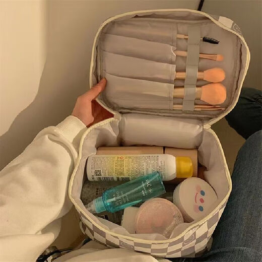 Gu Ruiniao Gray and White Plaid Cosmetic Bag Portable Outing Large Capacity High-Looking Dirty-Resistant Waterproof Toiletries Bag Cosmetic Storage Bag Gray and White Plaid Bear
