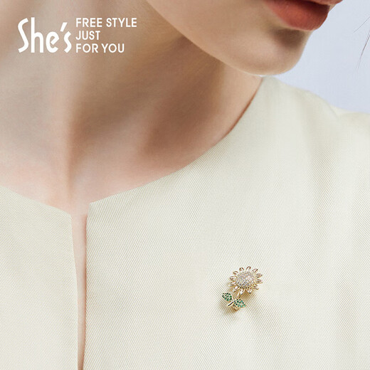 She s Qianzi light and simple mini exquisite anti-exposure buckle brooch niche design coat corsage birthday gift for girlfriend