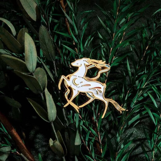 Chinese style crane and sacred deer brooch, retro lotus koi metal badge, men's and women's personalized creative brooch, Tengyun crane