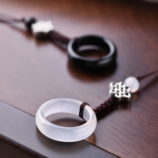 Today's dance mobile phone lack of rope anti -throwing ski rope Apple Huawei OV millet shell ancient style ornaments men's and women's rings buckle simplicity keys U disk anti -throwing pending agate black