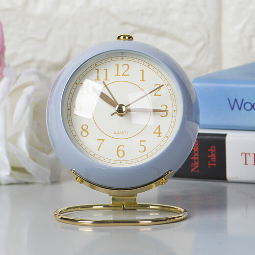 Wholesale light luxury style retro small table clock alarm clock metal French classic student bedside desk decorative ornaments off-white