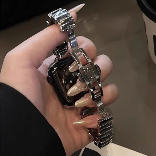 Métal irrégulier iwatchs8 / s9 watch Apple watch Applewatch9 STRAP SECTIVE BOTTERFLY SEURFLY HOMMES ET FEMMES IRRÉGULAIRE (Bouton est argent) Apple Iwatch Nouveau S841mm