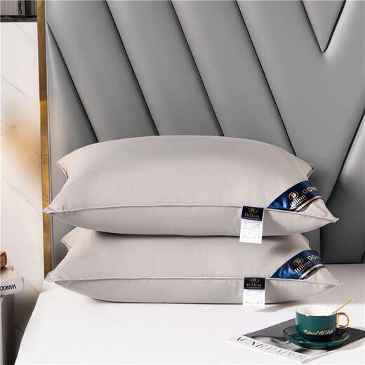 A pair of down pillows for five-star hotels, white goose down pillows for home use, and a pair of gray low pillows