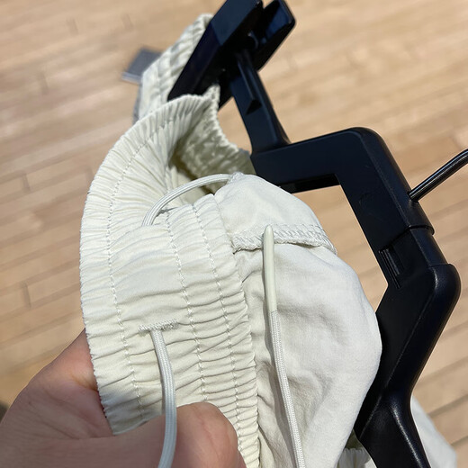 Nike (Nike) Pantalon féminin, shorts d'entraînement, pantalon de sport de nouveau style d'été, entraînement de course, fitness, pantalon à cinq points en baisse et décontracté FV6623-020 gris et blanc L