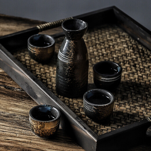 Porcelain in the Four Directions Japanese retro old tavern sake utensil set household wine pot soju cup restaurant small wine glass liquor dispenser Japanese and Korean restaurant specialty wine utensil set Hengdian pose for photo Jiyun trumpet sake utensil one pot two cups