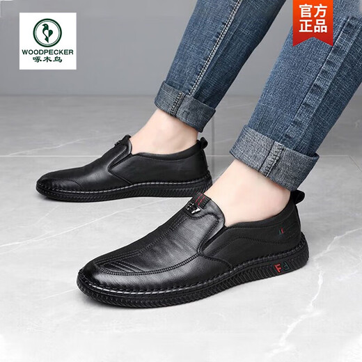 Zapatos para hombres de Woodpecker Summer 2025 Nuevos zapatos de cuero versátiles de una pieza de una pieza de un papá de moda de cuero de cuero de moda suave 677 marrón 40