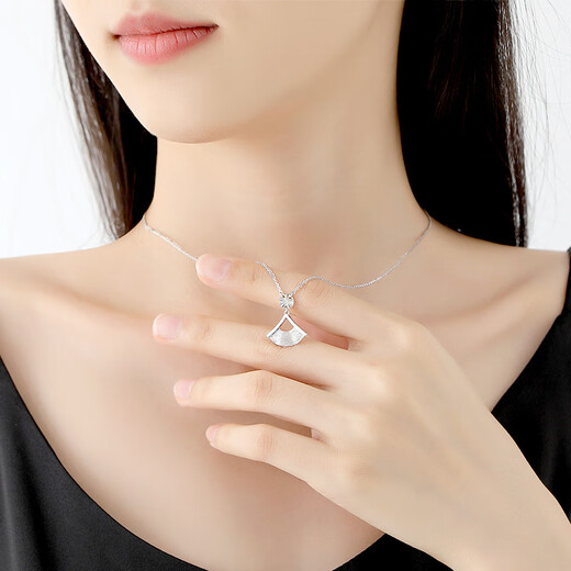 TTMIX platinum PT950 skirt pendant elegant small fan necklace platinum clavicle chain for girlfriend 4.1-4.3g
