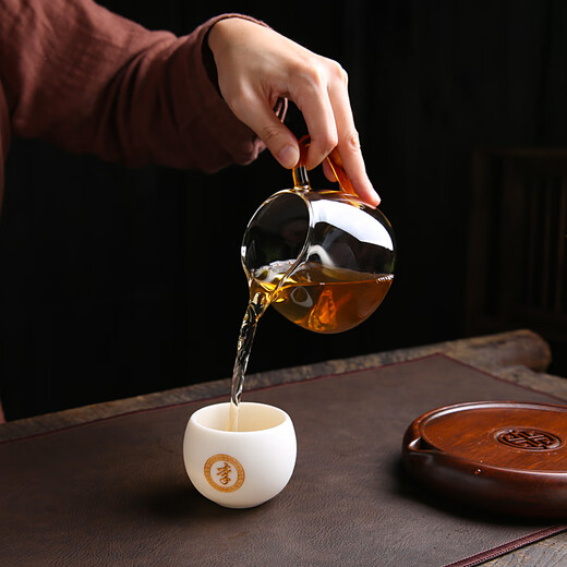 Hanli glass fair cup thickened heat-resistant tea divider tea sea Kungfu tea set accessories high borosilicate male cup medium and large tea ceremony wooden handle high transparency anti-scalding high-end glass fair cup (390ml)