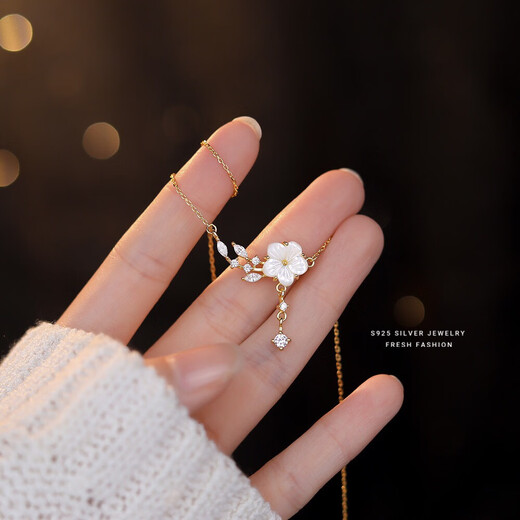 Farcoko Camellia Necklace Women's New High-end Light Luxury Niche Clavicle Chain Birthday Chinese Valentine's Day Gift for Girlfriend and Wife Camellia Necklace Fast Delivery in the City