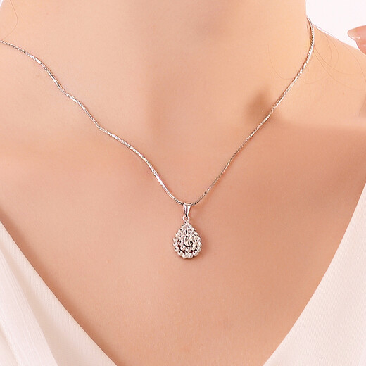 Yuan Shengfu's new PT950 high-quality imitation diamond and water drop platinum pendant, fashionable and versatile platinum necklace pendant, 1.63 grams
