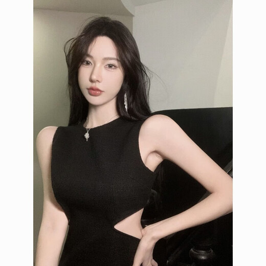 YiJINGXUAN French high-end temperament backless socialite dress for women in summer new light luxury niche evening dress nightclub silver dress M 95-105Jin [Jin equals 0.5 kg]
