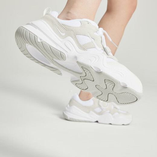 Nike (Nike) Sport Frauen New Summer täglich im Freien Vasters vielseitige Freizeitschuhe DR9761-100 DR9761-100 38.5