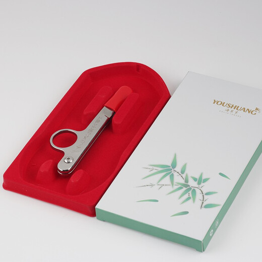 Es gibt Doppelfadenscheren, exquisite industrielle U-förmige Scheren aus rostfreiem Stahl, Garnscheren, Mehrzweck-Haushaltsschneiderscheren mit automatischer Feder, Ganzstahlfadenscheren, graviertes Drachenmuster und eine verbesserte Version