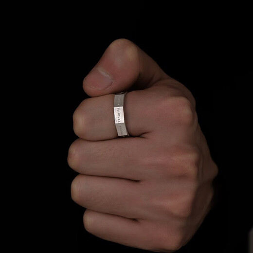 Boucle à multiples facettes à sept anneaux de vertu anneau de la personnalité à la mode des hommes anneau de queue de queue pour hommes de la lettre brossée à un seul anneau J681 ouverture réglable