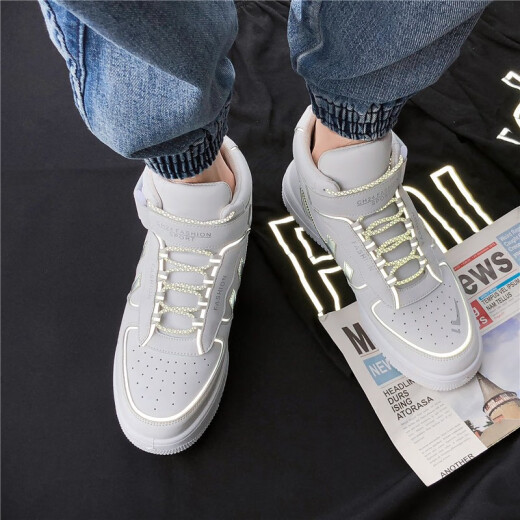 VBTER men's shoes spring new fashion casual shoes men's trend Korean version sports running men's outdoor versatile high-top sneakers thick soles with increased leather men's shoes young students KC-H017 white reflective 41
