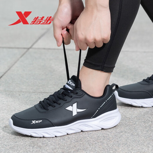 Xtep Men's Shoes Sports Shoes Men's New Autumn and Winter Men's Shoes Leather Casual Shoes Outdoor Waterproof Lightweight Autumn and Winter Breathable Travel Shoes Running Shoes Black and White 39