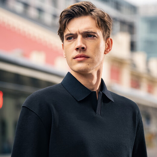Mr. Cold Lapel Color Color Long Mancheve T-shirt 2025 Étiquette en cuir en métal au début du printemps Men de sweat à ajustement proche PT15618 Piano Black 3xl (190)