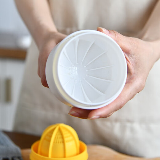 TF Japanese manual juicer small portable orange juice cup household press fruit orange lemon juicer two-way juicer