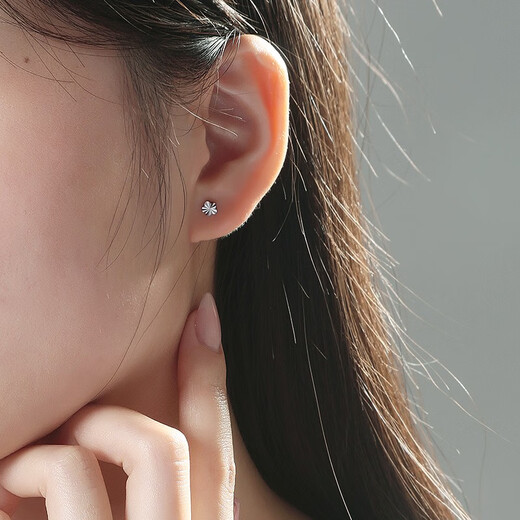 Safir PT950 platinum small flower earrings for women, sparkling flower platinum earrings as a birthday gift for girlfriend, about 0.65g, with silicone ear plugs