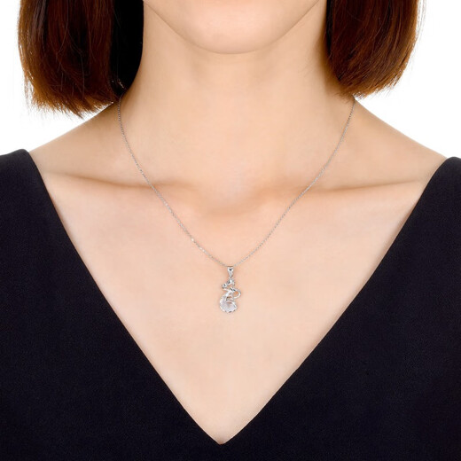 Chow Sang Sang Pt950 platinum bow pendant 74461P priced at 2.01 grams (including labor cost of 200 yuan)