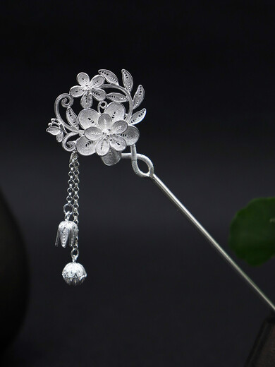 999 silver hairpin with flower steps, tassels, ancient style Hanfu headdress, ethnic style silver hairpin, butterfly and plum blossom silver ornaments, butterfly and flower scented hairpin