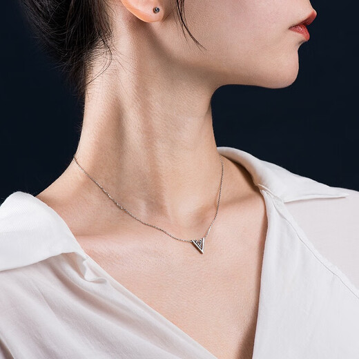 Pt.Charm platinum necklace women's Pt950 platinum necklace women's versatile personality O-shaped chain collarbone V-shaped set necklace Mother's Day spot 3.5-3.6 grams