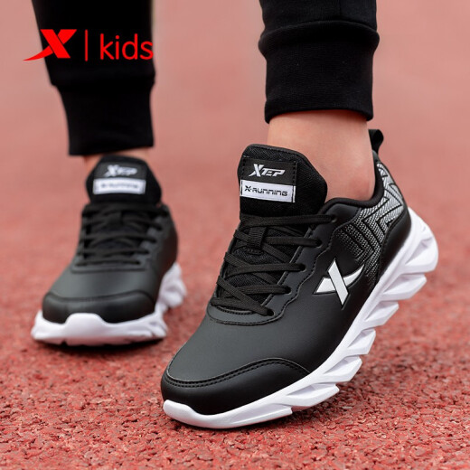 Xtep Children's Shoes 2020 Children's Autumn and Winter Leather-Faced Student Sports Shoes Autumn and Winter New Boys, Children, Middle and Large Children's Shoes Running Casual Shoes Black and White 33 Standard Code (Inner Length 205)