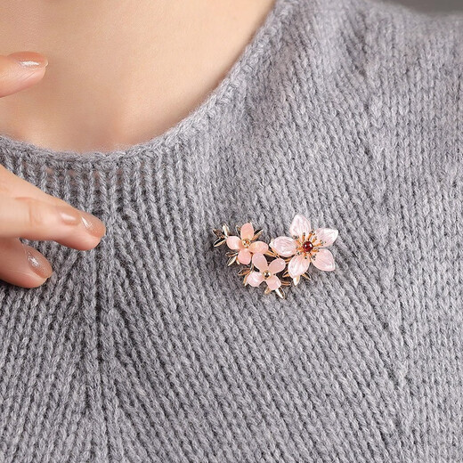 QUAMER Gold Store Brooch Women's Pin Sweater Corsage Flowers High-end Luxury Versatile Atmosphere Temperament Pink Complex