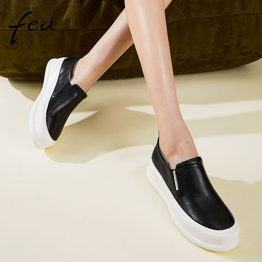 Alimentados zapatos casuales de suela gruesa para otoño nuevos zapatos para mujeres con zapatos individuales de una boca profunda de un pie.