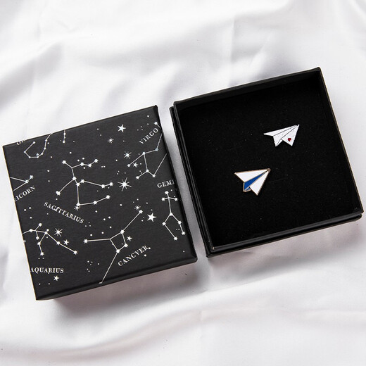 EKUSTYEE small airplane brooch ins trendy men and women cute Japanese style simple personality student badge bag accessories small airplane + white paper airplane (gift box)