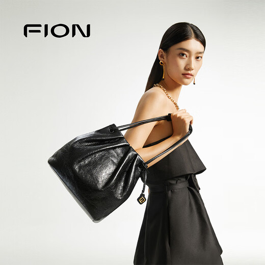 菲安妮（FION）真皮贝壳包2024新款牛皮水桶包女大容量单肩包包生日礼物 经典黑