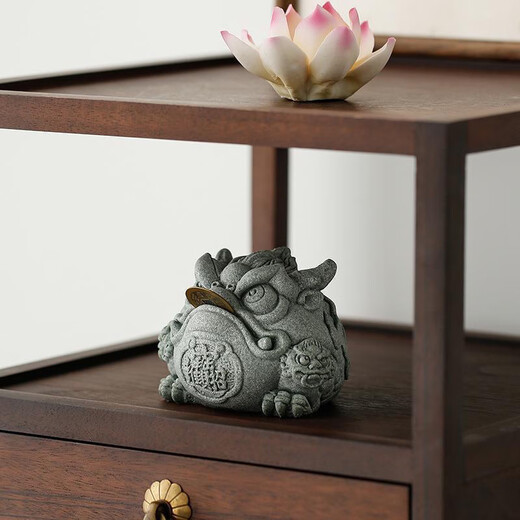 Qiashuo blue sandstone auspicious animal golden toad can raise tea pet toad ornaments tea table living room fish tank landscaping desktop decoration green sandstone Tongbao golden toad (with copper coins)