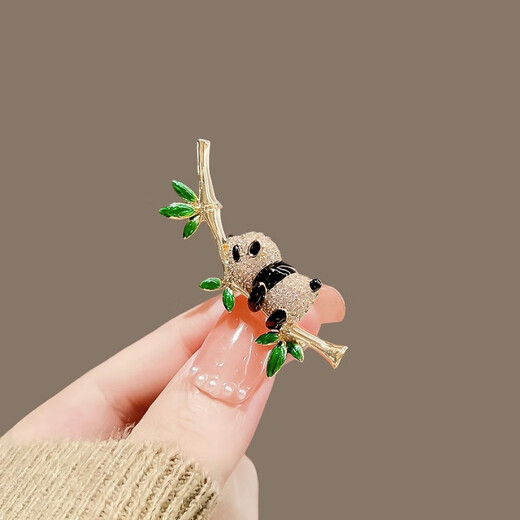 Pei Nanwei Panda brooch for women, Chinese style corsage for women, collar pin, cartoon pin, anti-exposure pin, fixed corner buckle, 1 panda hugging bamboo brooch