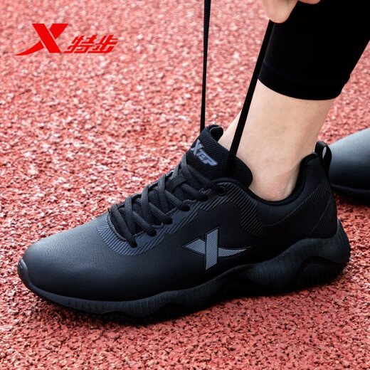 XTEP Herrenschuhe, Sportschuhe, Laufschuhe, 2025 Frühlings- und Sommer-Neues Leder komfortable Männer lässige Schuhe vielseitige Schuhe für Männer Schwarz-9737 (Lederoberfläche) 40