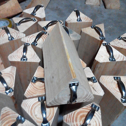 Car triangular wood solid wood anti-skid stopper tire positioner parking wood large truck triangular wood pad wood car stopper 25*25*15cm (for medium and large trucks)