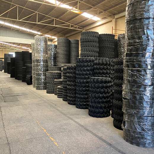 Chaoqun forklift loader 825 20.5/70-16 1670-20-24 23.5-25 50 forklift semi-solid tire 20.5/70R16 premium semi-solid steel tire