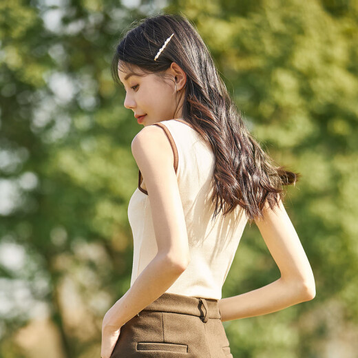 唐狮（TonLion）2025女宽肩带方领撞色打底背心 杏米色 M
